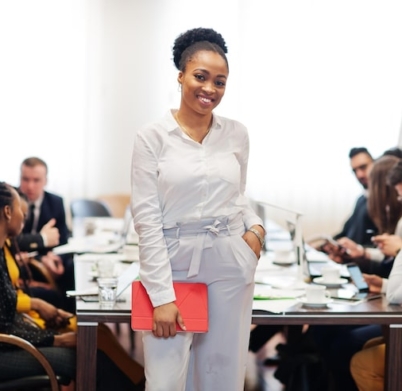 face-handsome-african-american-business-woman-holding-tablet-background-business-peoples-multiracial-team-meeting-sitting-office-table_627829-13639